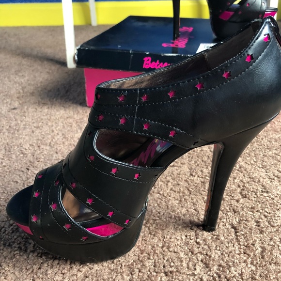 Heels - Picture 4 of 5